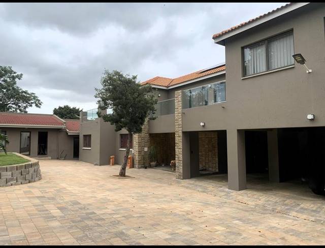 6 BEDROOM HOUSE FOR SALE IN SUNWARD PARK